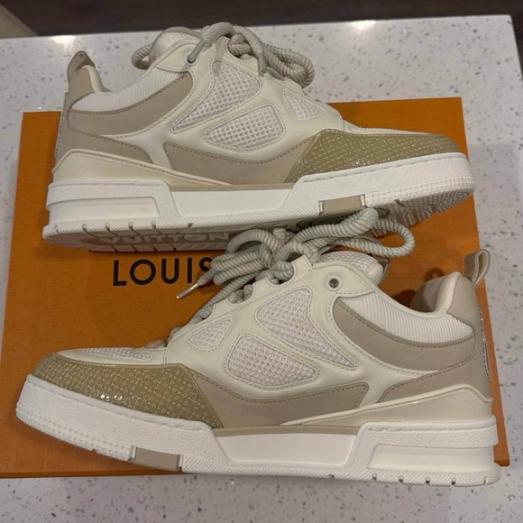 LV sneakers beige - Picture 1 of 5